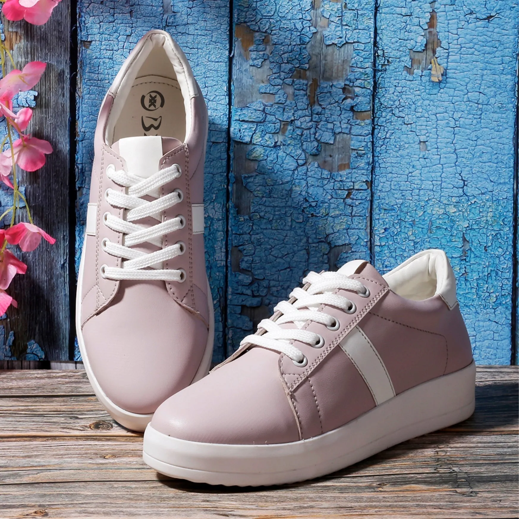 Bxxy Women's Trendy Lace-up Sneakers