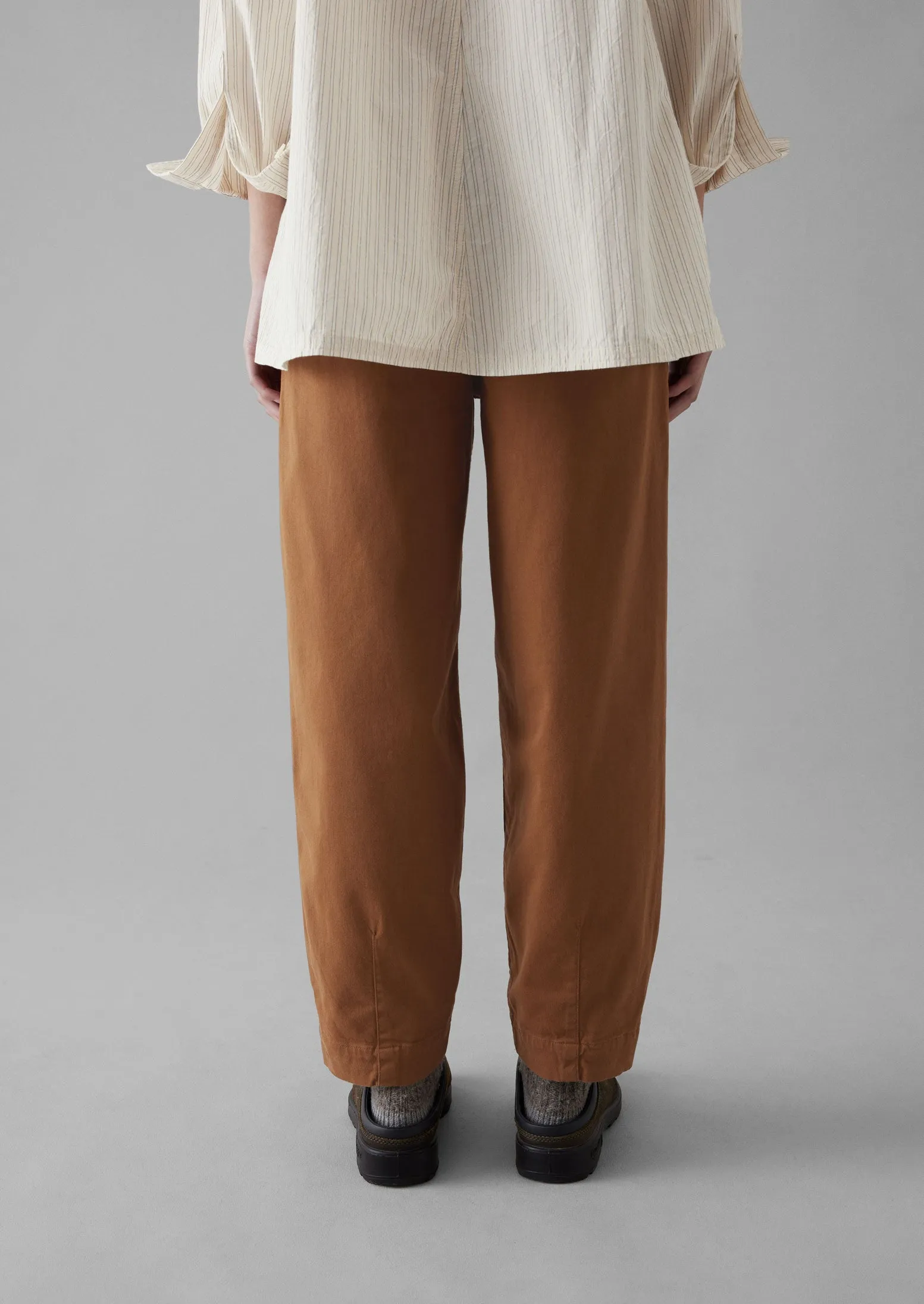 Darted Cotton Twill Pants | Russet