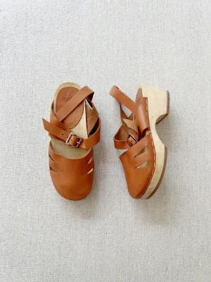 maryjane clogs in hazelnut leather