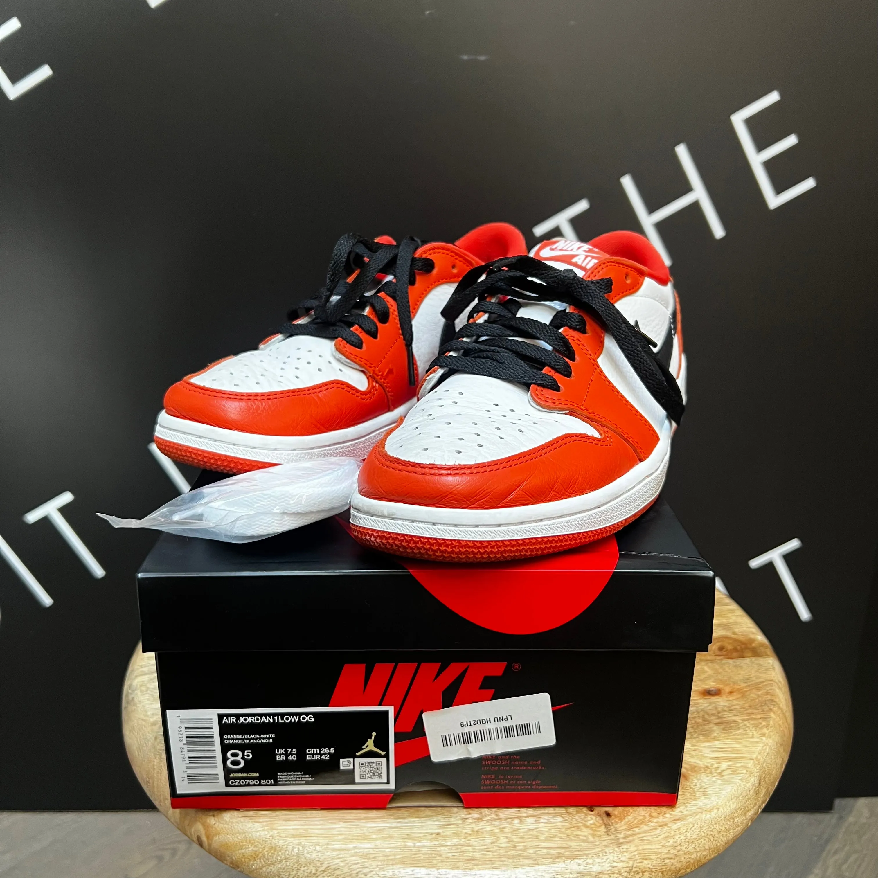 PRE LOVED - JORDAN 1 LOW STARFISH (M)